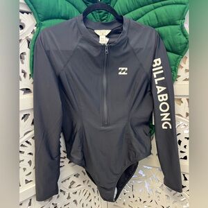 NWT Billabong beach babe long sleeve surfsuit. Color: black. Zip front. Size XL.